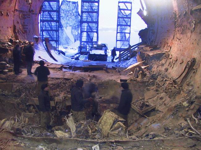 K-141 Kursk explosion and salvage damage, photo 15